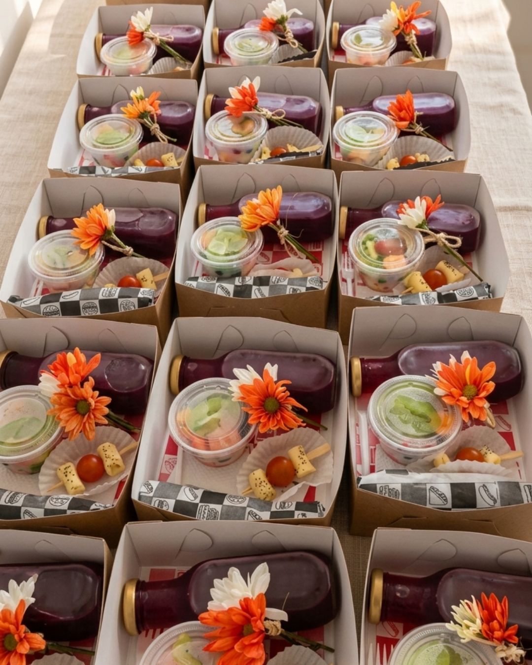 Catering eventos de empresa en Medellín estaciones de café y bocados panadería pasabocas lunch box Chef Bakery (14)